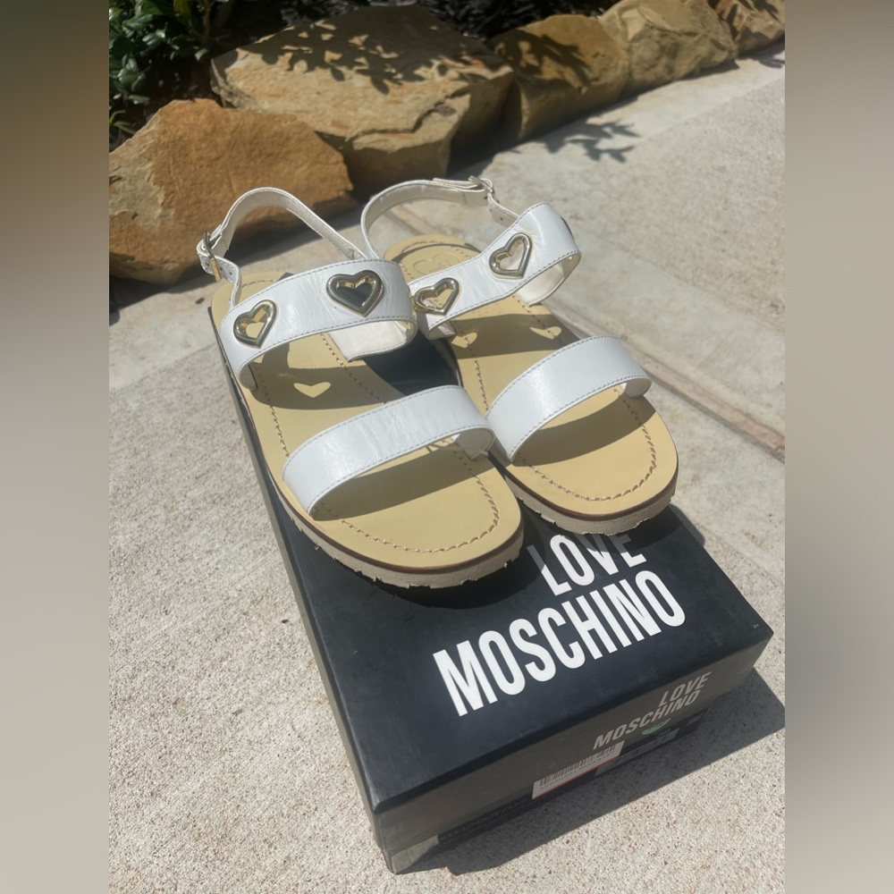 New Love Moschino white leather heart sandals